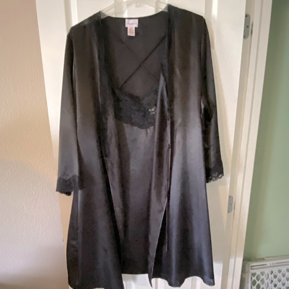 Amouruse 2-piece Nightie and Robe Set - Picture 1 of 8